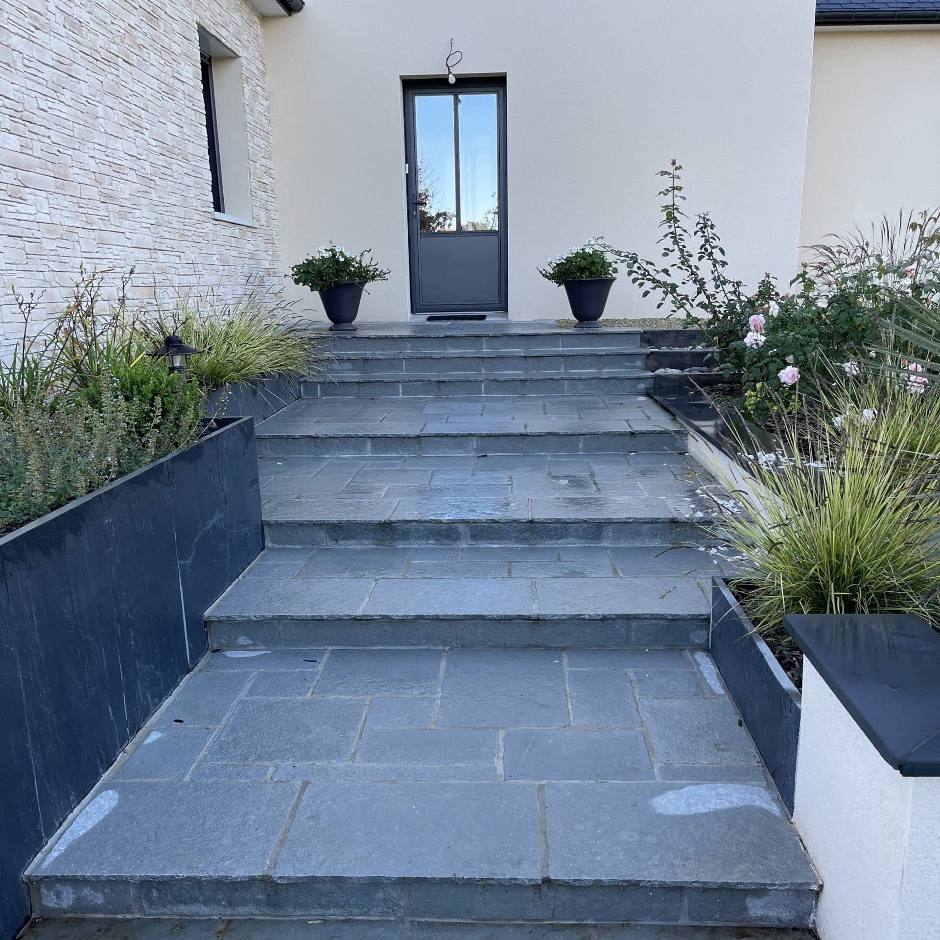 calcaire-gris-kotha-terrasse-escaliers