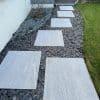 terrasse-pierre-naturelle-grise-hestia-pas-japonais-entree-de-maison