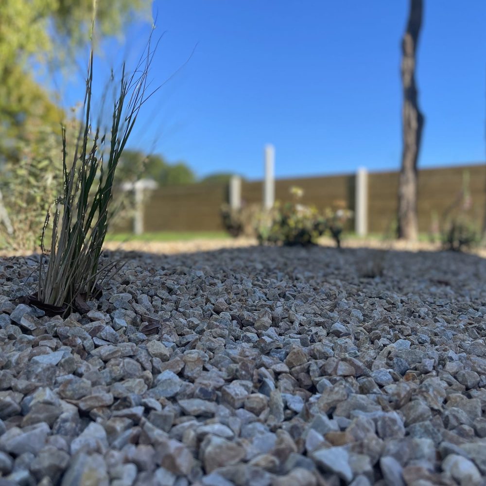 Zoom sur gravillons décoratifs scrignac beiges.